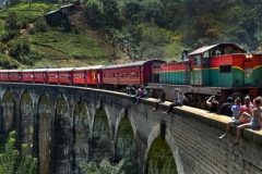 Train-Over-9-Arch-Bridge-Sri-Lanka